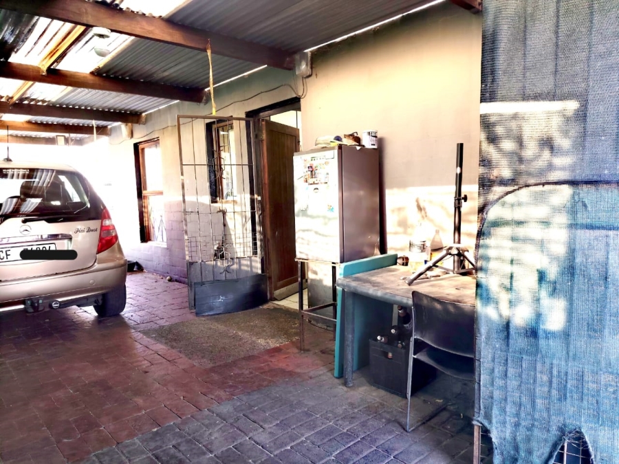 2 Bedroom Property for Sale in Roosendal Western Cape